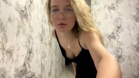Snapshot of isabellekropidlowski chatting on October 10, 2:45 pm Im Olivia online show from October 10, 2:45 pm