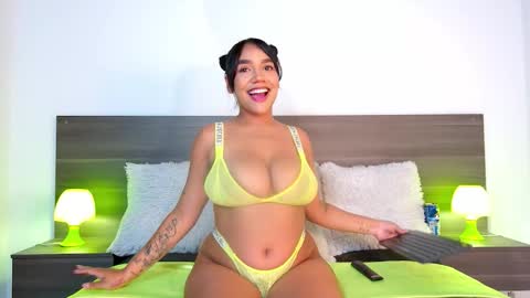 Snapshot of isabellj28 chatting on October 8, 4:51 am isabellj28 online show from October 8, 4:51 am