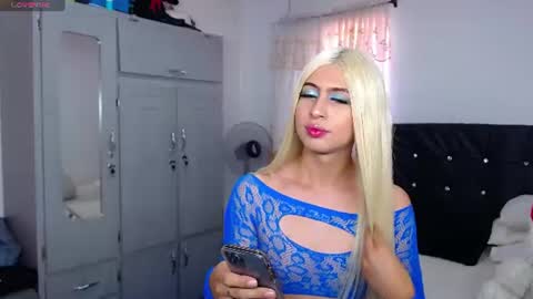 isadora online show from July 25, 9:46 pm
