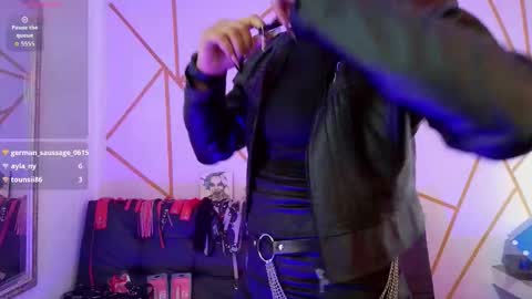 isabela online show from November 7, 2:58 am