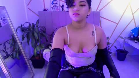 isabela online show from September 8, 5:45 pm