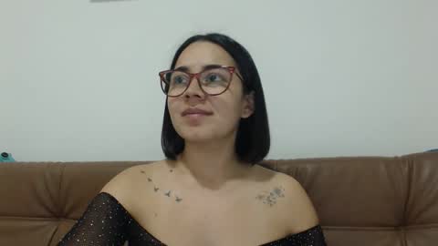 Snapshot of isemma chatting on October 6, 12:50 am Emma online show from October 6, 12:50 am