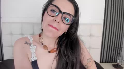 Isis Noir online show from November 7, 8:22 pm