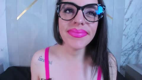 Isis Noir online show from January 18, 7:34 pm