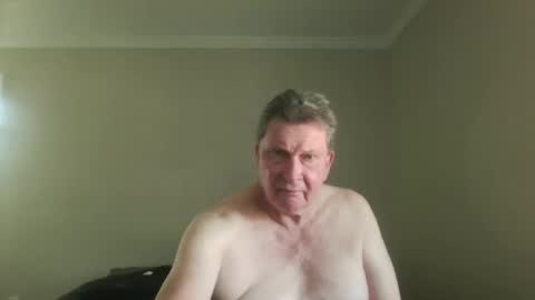 island625103 online show from September 12, 8:33 pm