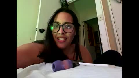 Snapshot of islandmilf777 chatting on February 15, 9:05 am BiancaRose online show from February 15, 9:05 am