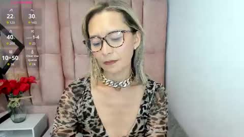 ISSA MILF online show from June 10, 2:05 pm