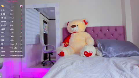 Isa  online show from November 24, 10:52 pm