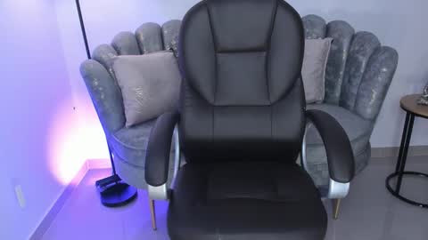 issi_loren online show from October 17, 6:23 pm