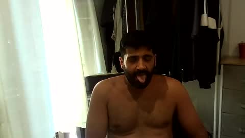 italianboybcn online show from June 29, 4:39 pm