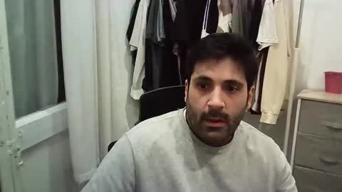 italianboybcn online show from November 25, 6:18 pm