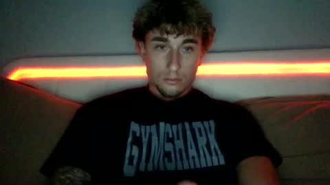 italianhugecock1 online show from June 25, 6:46 pm