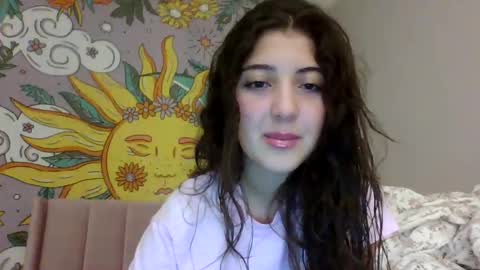 Snapshot of italiankittyx chatting on October 21, 1:44 am ItalianKitty online show from October 21, 1:44 am