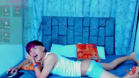 ithan_kingtwin online show from June 20, 8:59 pm