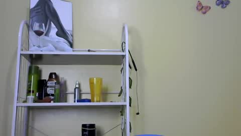 Snapshot of its_sweet chatting on February 25, 12:36 am BigAss horny online show from February 25, 12:36 am