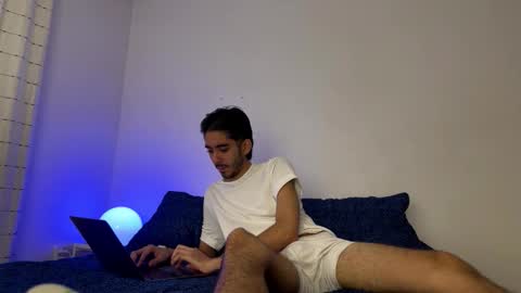 itsmartin_ online show from February 14, 5:48 pm