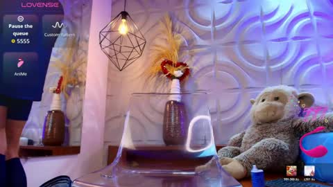 itszairen online show from May 15, 5:05 am