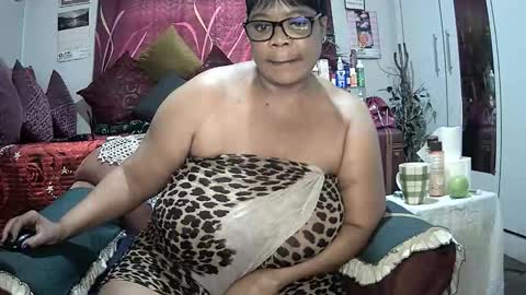 itumeleng74 online show from October 28, 5:30 am