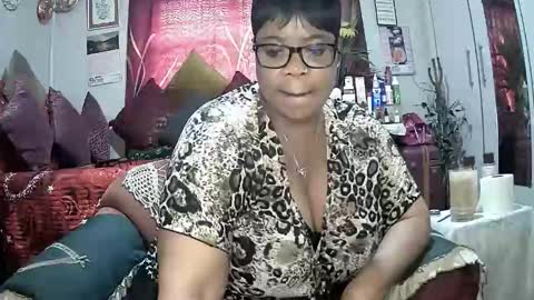 itumeleng74 online show from October 31, 1:33 pm