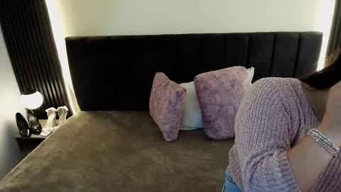 I V O N N E R O S S online show from March 16, 11:58 am