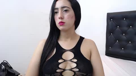 ivorynoir online show from April 6, 1:01 pm