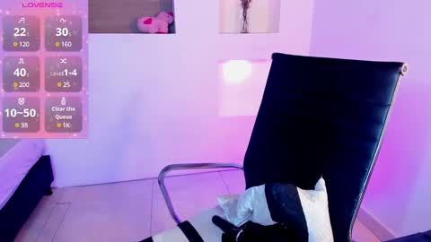 Snapshot of ivybliss8 chatting on February 23, 3:18 pm i v y b l i s s online show from February 23, 3:18 pm