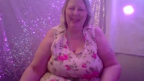 ivyjane3522 online show from May 3, 3:34 am