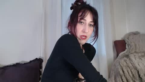 Ivy Rosie online show from March 3, 11:01 pm