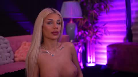 IvyRowa online show from February 15, 6:39 pm