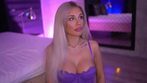 IvyRowa online show from September 26, 6:05 pm