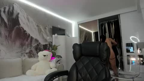 Ivy Belle online show from February 15, 7:51 am