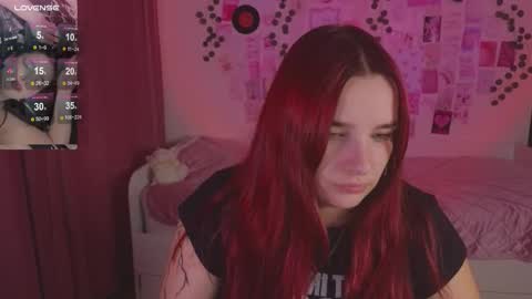 Snapshot of iwi_wi_wi chatting on October 20, 12:59 am Daisy online show from October 20, 12:59 am