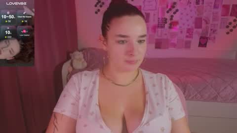 Snapshot of iwi_wi_wi chatting on October 17, 12:58 am Daisy online show from October 17, 12:58 am