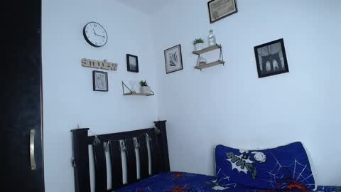 izaack online show from February 28, 6:43 am