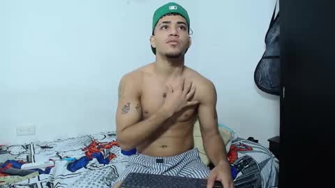 izaack online show from September 14, 9:05 pm