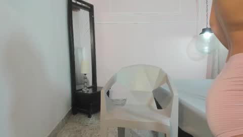 izelevans online show from March 26, 11:48 am