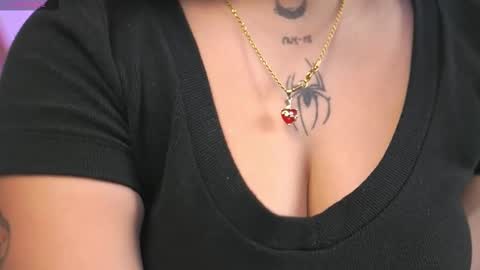 izislust online show from February 16, 11:41 am