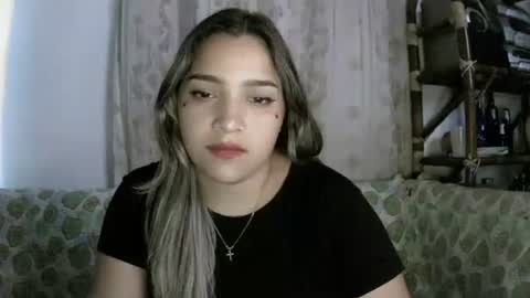 izzy_32 online show from April 30, 8:19 am