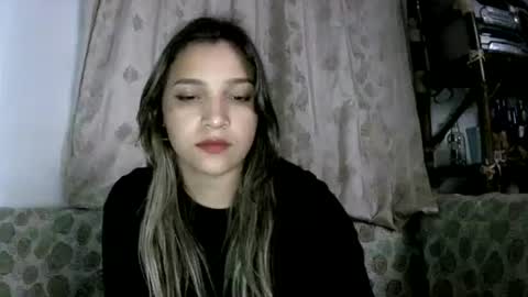 izzy_32 online show from July 23, 8:12 am