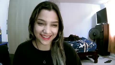 izzy_32 online show from August 2, 7:48 pm