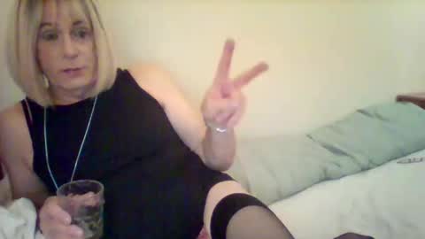 izzy_mchoney online show from November 7, 10:45 pm