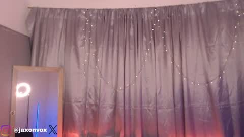 Hey im Jaxxxon check my info     online show from June 13, 1:54 pm