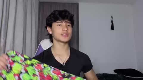 Noah online show from December 13, 8:37 pm