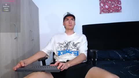 INDEPENDENT MODEL online show from February 18, 2:27 am
