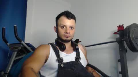 Snapshot of jacobjamess chatting on January 27, 3:26 am jacobjamess online show from January 27, 3:26 am