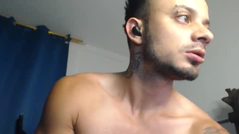 Snapshot of jacobjamess chatting on December 13, 11:39 pm jacobjamess online show from December 13, 11:39 pm