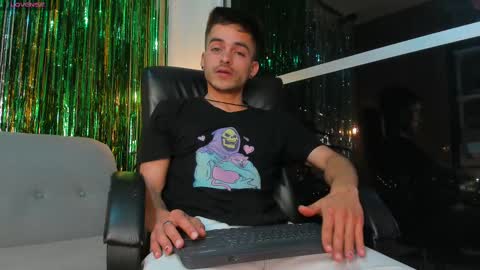 JACOB STONES online show from March 10, 6:27 am