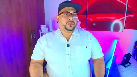 daddy sir master bear online show from September 18, 3:49 pm