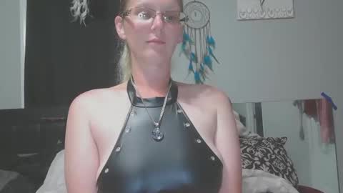 JadeLuv online show from June 4, 1:33 am