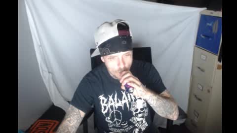 showingitoff online show from December 19, 6:09 am